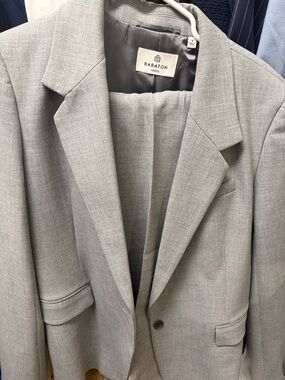 Aritzia Babaton Light Gray Tailored Single-Button Blazer